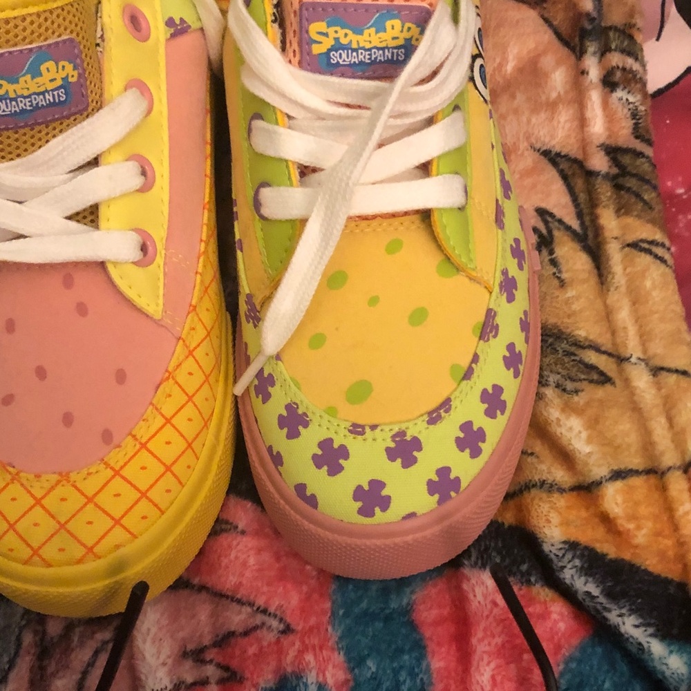 SpongeBob SquarePants Kids' Colorblock Floral Sneakers - Yellow & Pink